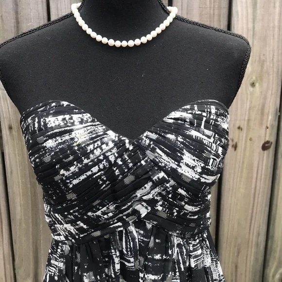 Calvin Klein Black/Gray/Sliver Strapless Formal Dress - Size 4 - Picture 4 of 5